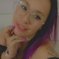 lauraa_01's Offline Chat Room