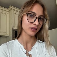 MaudEasley's Offline Chat Room