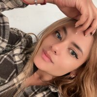 ari_white8
