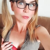 MistressMilfAkyra