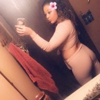 JuicyLilGiGi69's Offline Chat Room