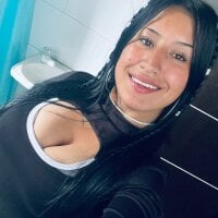 zairafoxxcs webcam