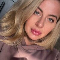 Miravynn webcam model