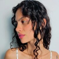 Chloe-Tender Adlı Modelin Çevrimdışı Sohbet Odası