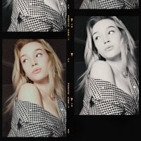 Lilly_Bell's Offline Chat Room