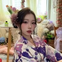 cute-001 webcam model