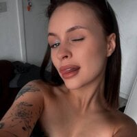 ViviennLove18 webcam