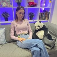Rubi_Evan Adlı Modelin Çevrimdışı Sohbet Odası