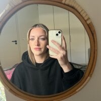 EvelynBlond webcam model