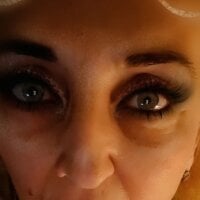 SupremeDomina's Offline Chat Room