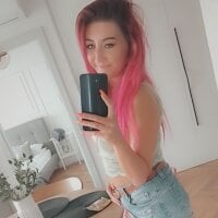 sexisonia69 Adlı Modelin Çevrimdışı Sohbet Odası