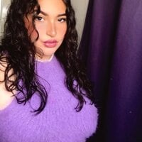 yasminebellucci's Offline Chat Room