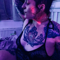 ห้องแชทออฟไลน์ของ QueenxSubversiert