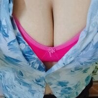 sexyPriya2121 webcam model
