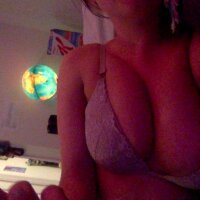 AlexxxRain's Offline Chat Room