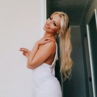 RoxxyMay's Offline Chat Room