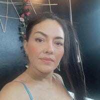 sweetcamille4y Adlı Modelin Çevrimdışı Sohbet Odası