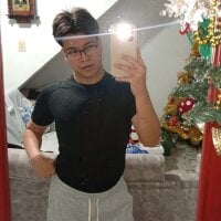 Oliver_Bloomm model avatar