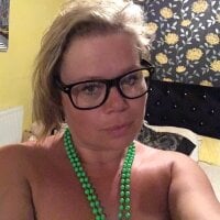 sexyessexmumma's Offline Chat Room