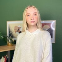 ChIoeMoore Adlı Modelin Çevrimdışı Sohbet Odası