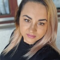 SquirtPassion1995 webcam model