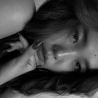 Dollyaa webcam model