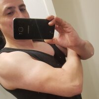 Hugecockcums: δωμάτιο συνομιλίας εκτός σύνδεσης