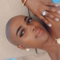 NaughtyChic28 webcam model