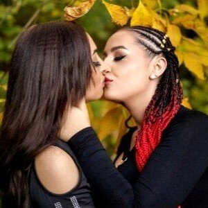 Join Amy--Samy Live Sex Chat - Profiles, Reviews, & Porn