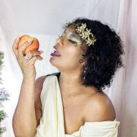Queen_Naomi webcam model