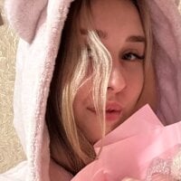 LinaTruly webcam model