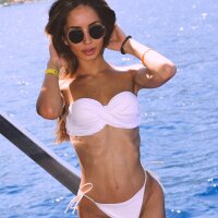 EmelyWilson অফলাইন চ্যাট র  ুম