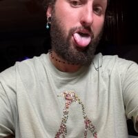 BobbyQ29 webcam model