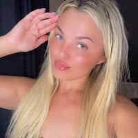 CurveyBlondeBombshell webcam
