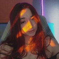 YasmineWest webcam model