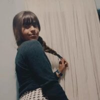 aicha__18 Adlı Modelin Çevrimdışı Sohbet Odası