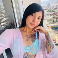 isabella_thomson_v Adlı Modelin Çevrimdışı Sohbet Odası