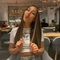 Bella-Bombshell's Offline Chat Room
