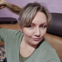 Helen_Hotty's Offline Chat Room