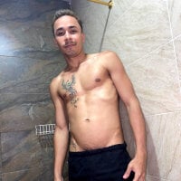 DarryAdrianDylan offline chatrum