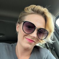 freakythckblnde's Offline Chat Room