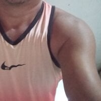 Jhoyo8 webcam model