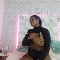 britany_cloe's Offline Chat Room