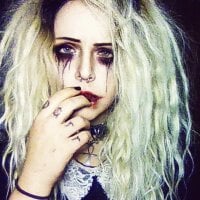 DefectiveDollxxx's Offline Chat Room