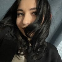 ZanaSweetPeach webcam model