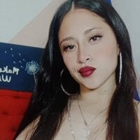 EmmaHottie_'s Offline Chat Room