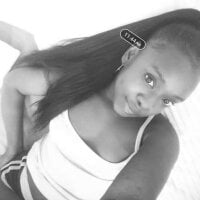 EbonyRoxana_'s Offline Chat Room