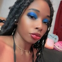Queenofheartsfaerah webcam