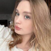 RobertaGonzelesa Adlı Modelin Çevrimdışı Sohbet Odası