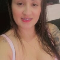 Carolina_love19 webcam model